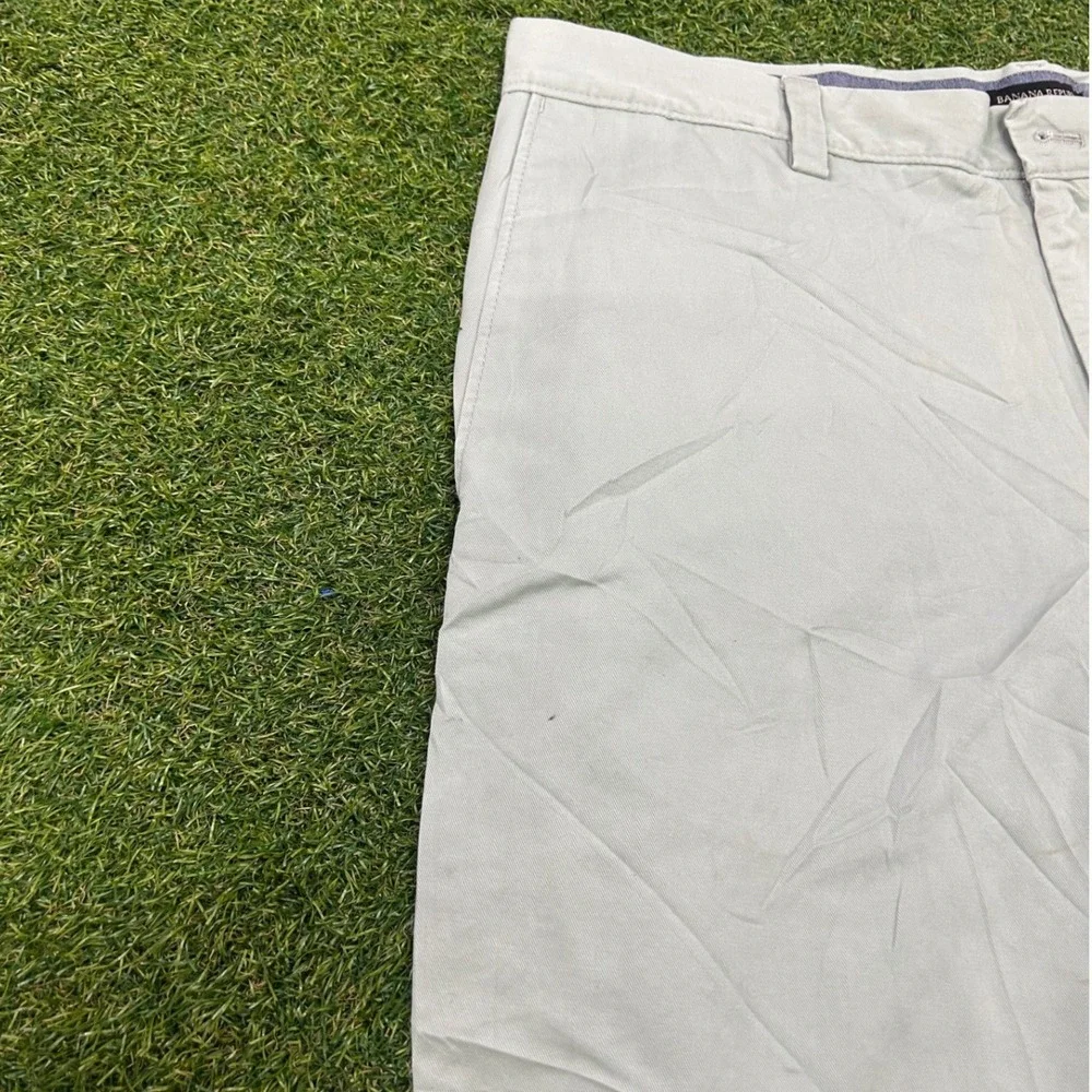 Banana Republic Aiden Short Mens 32 Light Green Sage Chino Slim Fit Flat Front